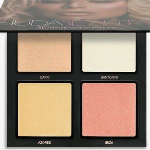 Huda Beauty 3D highlighter palette